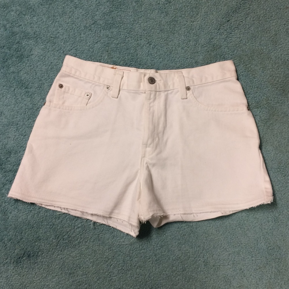Vintage Levi’s 555 Guy’s Fit White Jean Shorts - Picture 1 of 11